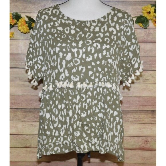 Andree By Unit Ladies M Leopard Print Olive Green & Cream Rayon Blouse Top Cute - Picture 1 of 12